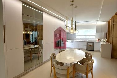 Casa &agrave; venda - 688m&sup2; - Condom&iacute;nio Residencial Soleil