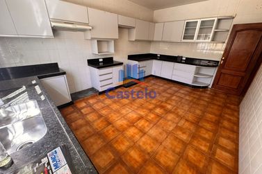 Casa para alugar - 310m&sup2; - ZONA II