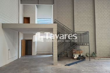 Sal&atilde;o Comercial para alugar - 1000m&sup2; - Parque Industrial II