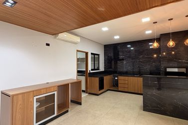 Casa &agrave; venda - 180m&sup2; - Jardim Para&iacute;so