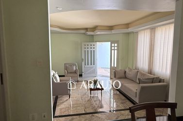 Sobrado &agrave; venda - 351m&sup2; - ZONA II