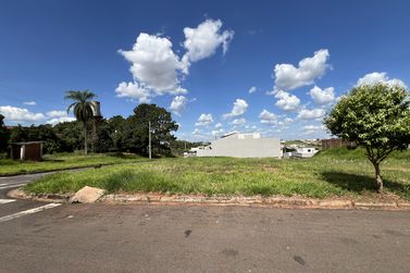 Terreno &agrave; venda - 165m&sup2; - Parque Residencial Montreal