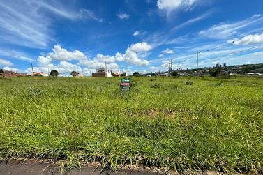 Terreno &agrave; venda - 200m&sup2; - -