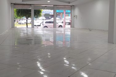 Sal&atilde;o Comercial para alugar - 200m&sup2; - Centro