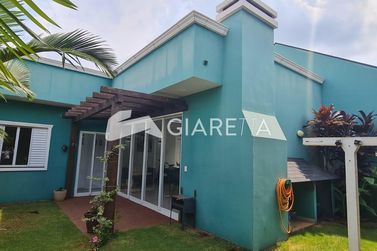 Casa &agrave; venda - 204m&sup2; - JARDIM PANCERA