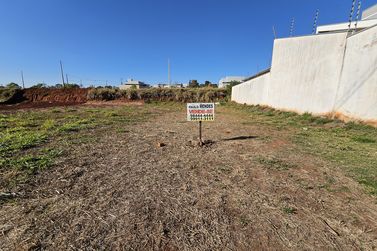 Terreno &agrave; venda - 168m&sup2; - Jardim Aeroporto