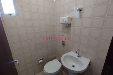 Sala Comercial &agrave; venda - 53m&sup2; - ZONA I