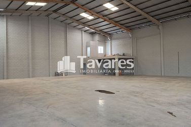 Sal&atilde;o Comercial para alugar - 1000m&sup2; - Parque Industrial II