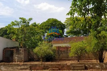 Terreno &agrave; venda - 560m&sup2; - Zona II