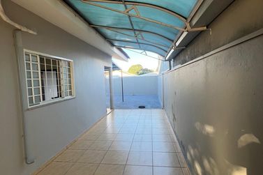 Casa para alugar - 100m&sup2; - Jardim Alphavile