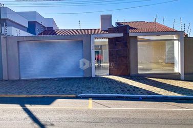 Casa &agrave; venda - 380m&sup2; - Zona I