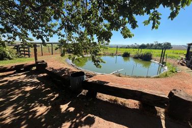 Ch&aacute;cara &agrave; venda - 