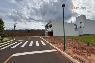 Terreno &agrave; venda - 250m&sup2; - Gleba Figueira