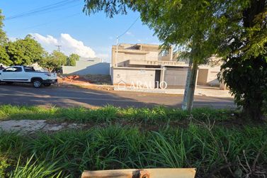 Terreno &agrave; venda - 275m&sup2; - Parque Alphaville