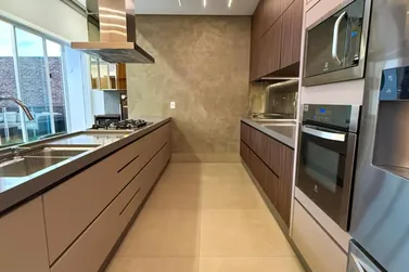 Casa &agrave; venda - 280m&sup2; - Zona VII
