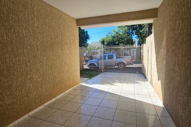 Casa para alugar - Jardim Gar&ccedil;as