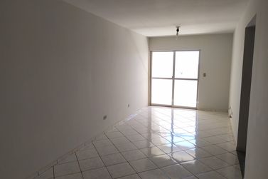 Apartamento para alugar - 95m&sup2; - ZONA III