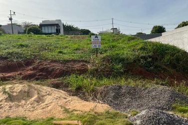 Terreno &agrave; venda - 180m&sup2; - Parque Residencial Monte L&iacute;bano