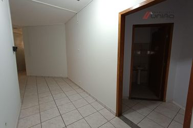 Sal&atilde;o Comercial para alugar - 880m&sup2; - Zona III