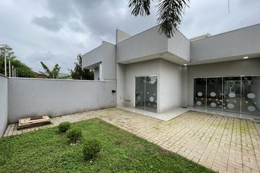Casa para alugar - 252m&sup2; - ZONA VII