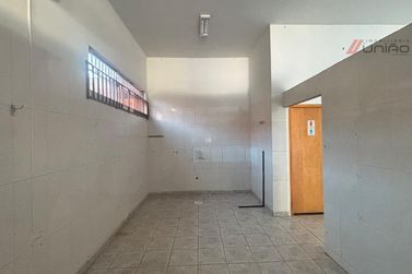 Sal&atilde;o Comercial para alugar - 76m&sup2; - Zona I