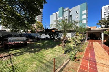 Terreno &agrave; venda - 204m&sup2; - CENTRO
