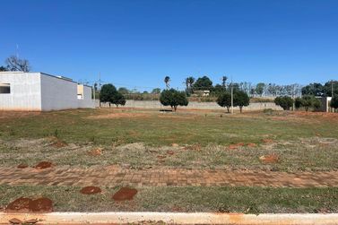 Terreno &agrave; venda - 375m&sup2; - Porto Camargo