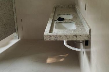 Sal&atilde;o Comercial &agrave; venda - 640m&sup2; - Zona Armazem