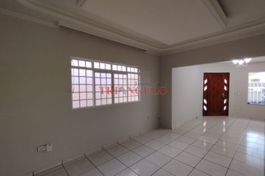 Casa &agrave; venda - 144m&sup2; - ZONA III