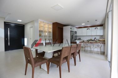 Sobrado &agrave; venda - 242m&sup2; - Zona II