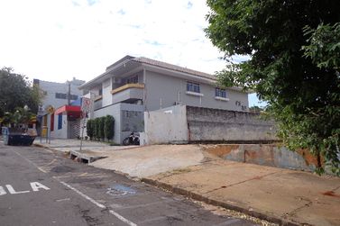 Terreno &agrave; venda - 1631m&sup2; - Zona 1