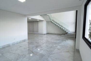 Sobrado &agrave; venda - 360m&sup2; - Condom&iacute;nio Royal Garden