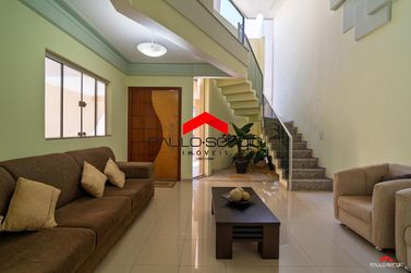 Sobrado &agrave; venda - 266m&sup2; - Zona II