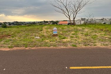 Terreno &agrave; venda - 214m&sup2; - JARDIM AEROPORTO