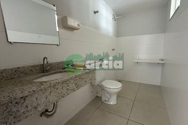 Sal&atilde;o Comercial para alugar - 486m&sup2; - ZONA III