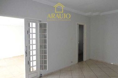 Casa para alugar - 380m&sup2; - Zona I