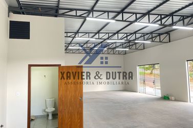 Sala Comercial &agrave; venda - 150m&sup2; - E resid&ecirc;ncia de 85m&sup2; de &aacute;rea constru&iacute;da - Esquina com a Avenida Mascaranhos de Morais