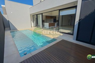 Casa &agrave; venda - 250m&sup2; - Residencial Portal das &Aacute;guas