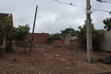 Terreno &agrave; venda - 472m&sup2; - Zona VII