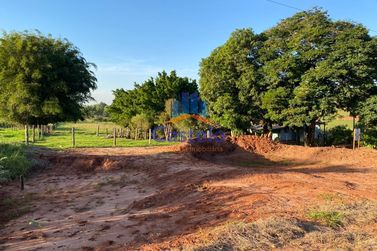 Ch&aacute;cara &agrave; venda - 4m&sup2; - Serra dos Dourados