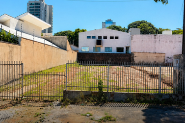 Terreno &agrave; venda - 490m&sup2; - Zona II