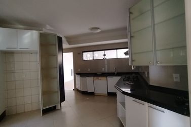 Casa &agrave; venda - 406m&sup2; - Zona II