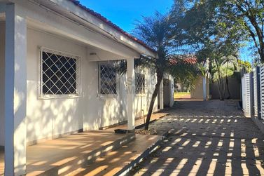 Casa &agrave; venda - 675m&sup2; - Centro