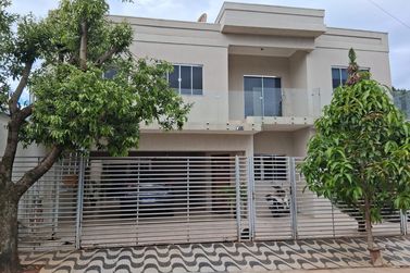 Sobrado &agrave; venda - 310m&sup2; - PRA&Ccedil;A CENTRAL DOURADINA PR