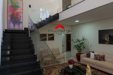 Sobrado &agrave; venda - 600m&sup2; - Zona II