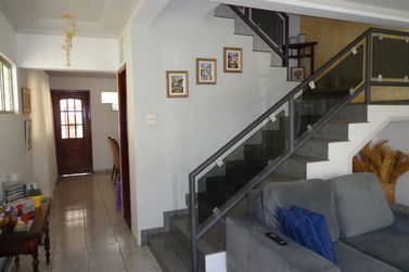 Sobrado &agrave; venda - 247m&sup2; - Zona 2