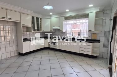 Casa &agrave; venda - 380m&sup2; - Zona I