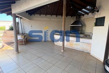 Casa para alugar - 350m&sup2; - Zona III