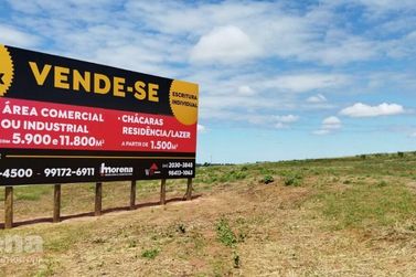 Ch&aacute;cara &agrave; venda - 2400m&sup2; - Centro