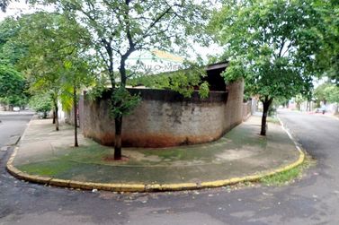 Casa &agrave; venda - 90m&sup2; - CONJUNTO RESIDENCIAL C&Oacute;RREGO LONGE